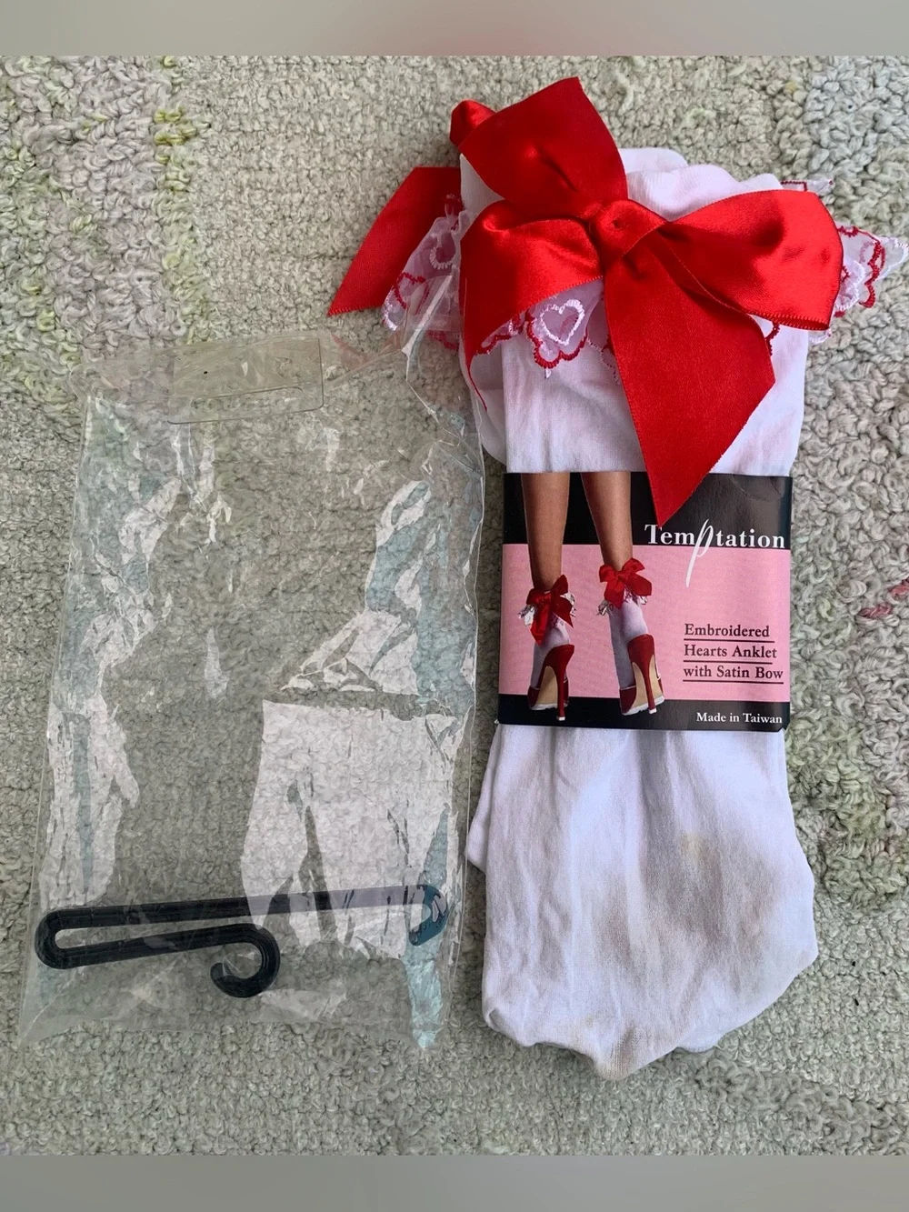 white vintage-style frilly ankle socks one size